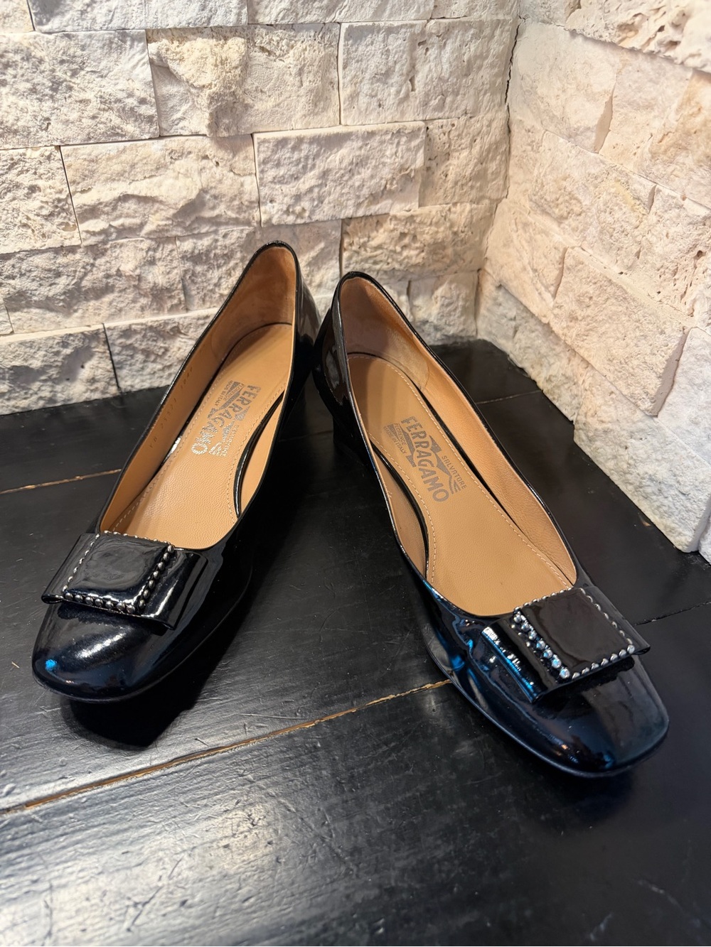 Salvatore Ferragamo Black Patent Leather Low Heel Gold Beaded Bow Shoes 8.5 B